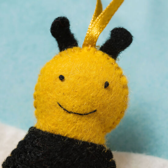 Mini kit feutrine l'abeille et sa fleur1