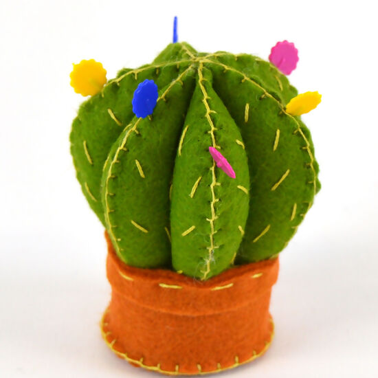 Mini kit feutrine cactus coussin à épingles2